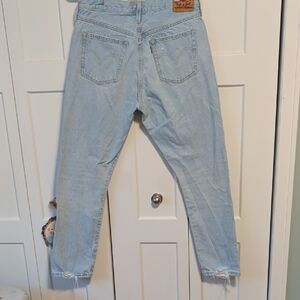 Levi's Light Wash Cropped Women's Jeans